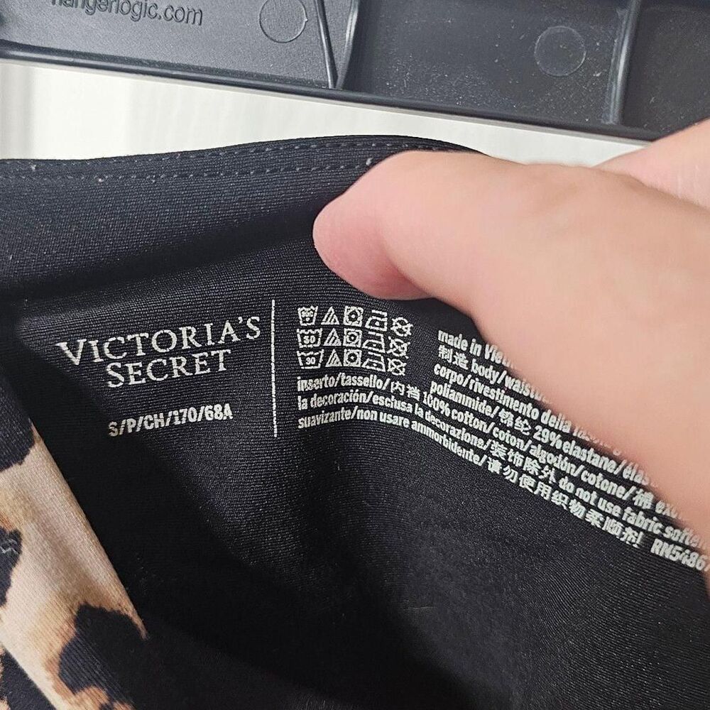 Victoria's Secret Leopard Print Athletic Leggings with Side Pockets - Picture 8 of 8